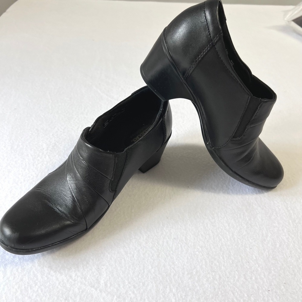 Clarks Loafer Shoes Womens 7.5M Black Leather‎ Slip On 1.5" Heel 62720 Comfort